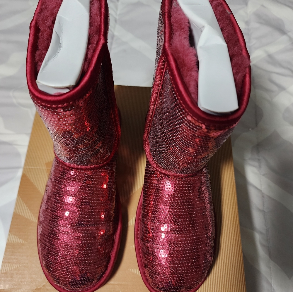 UGG Classic short  Sparkle boots, Sangria Red.